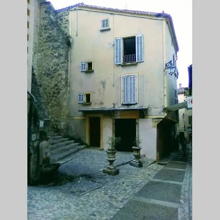 La Maison Sous L'etoile.