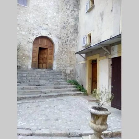 La Maison Sous L'etoile. * Moustiers-Sainte-Marie