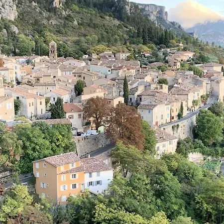 La Maison Sous L'etoile. Apartment Moustiers-Sainte-Marie
